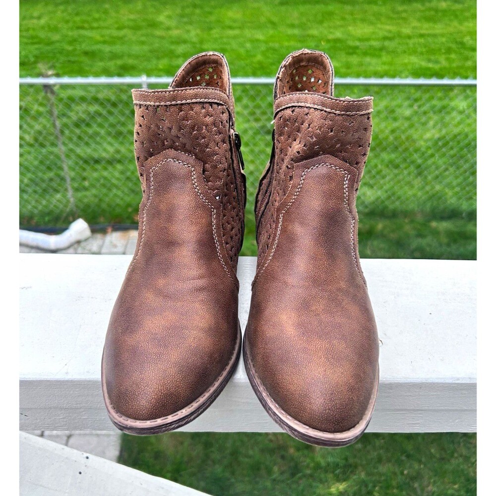 Very G Women’s Size 9.5 Brown Western Ankle Boots Cutout Zip Booties